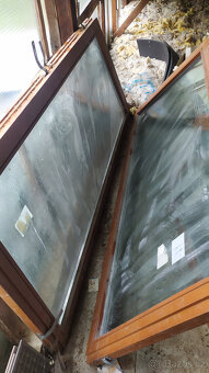 2 schodišťová okna, dřevěná - 2