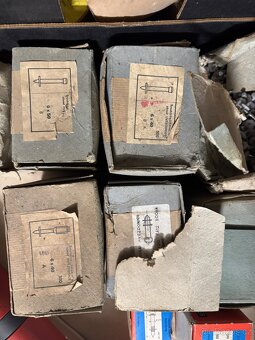 Hilti vstřelovací pistol + náboje a hřeby - 2