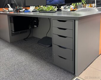 Prodáme kompletní vybavení kanceláře – špičková kvalita - 2