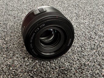Canon RF 50 mm f/1,8 STM - TOP - 2