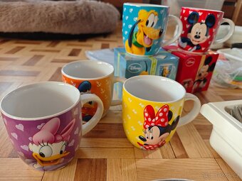 Příbory, talíře, hrnky....... - 2