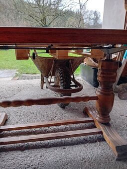 Konferenční stolek - 2