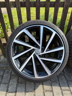 5x112 R19 originální VW Spielberg GOLF V VI VII, 235/35/19 - 2