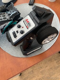 RC auto 4x4 brushless - 2