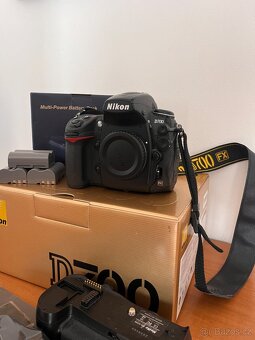 Nikon D700 - 2