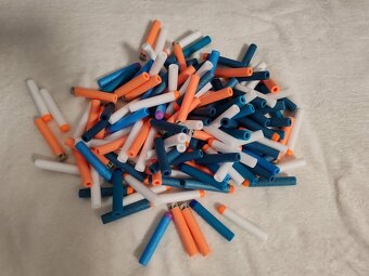 Nerf pistole + dvojité zasobníky a náboje - 2