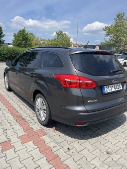 Ford Focus 1.0 92kw EcoBoost šedá metalíza - 2