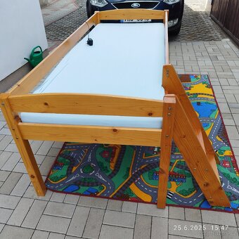 Vyvýšená dětská postel/herní koutek se schůdky - 2