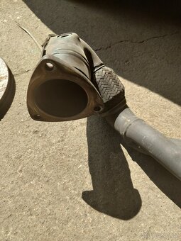Downpipe z 1.8T na turbo K04 - 2