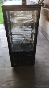 Skleněná vitrína - 2