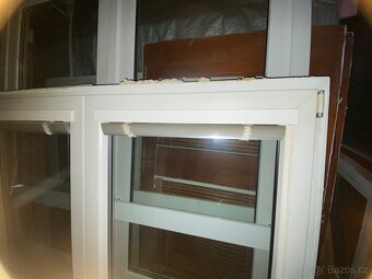 Použíté plastové okno s žaluziemi 160x148cm - 2