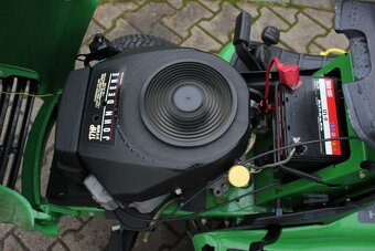 Zahradni traktor John Deere ltr180 - 2