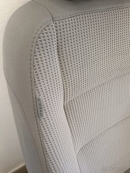 Přední sedadla VW Golf 5 - 2