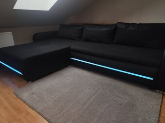 Rohový rozkládací gauč černá - 2