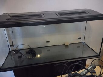 Akvárium s podstavcem - 2
