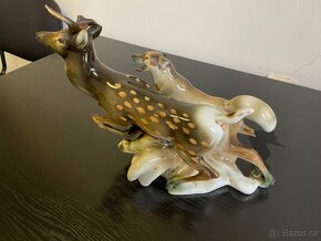 Porcelánová soška Jelen a vlk Royal Dux - 2