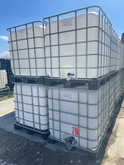 Prodám IBC nádrže na vodu objem 1000 litrů - 2