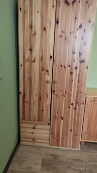 Skříň, komoda a postel. - 2