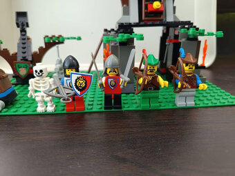 LEGO Castle 6046 Hemlock Stronghold - 2