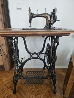 Prodam Retro šicí stroj . 900,- viz foto - 2