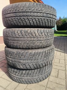 Pneu 215/70R16 - 2