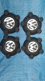 Krytka středu kola se znakem VW R15 - R17 - 2