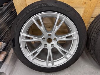 Sada disků a letního pneu Tesla Y 19” - 2