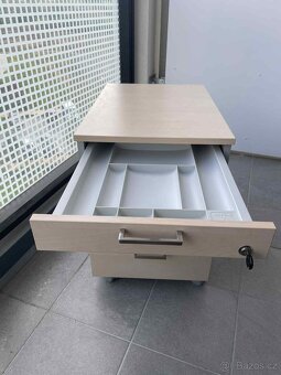 Pojízdná kancelářská skříňka se 4 zásuvkami - 2