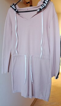 Světle růžové bavlněné šaty s kapucí /dlouhá mikina - 2