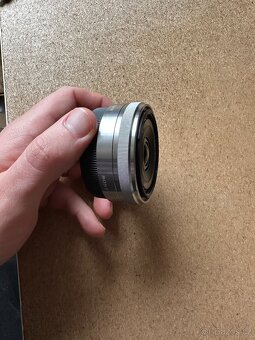 Prodám objektiv Sony 16mm f/2,8 - 2