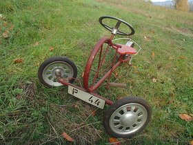 retro tříkolka a kočárek - 2