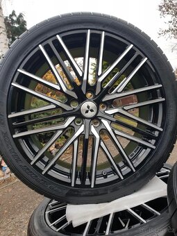 Mitshubishi 5x114,3 245/40/20 letní - 2