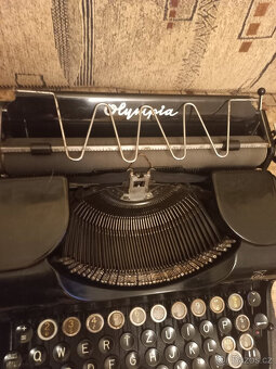 Starožitný psací stroj Olympia Progress s kufříkem - 2