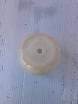 Plastové lahve s uzávěrem - 2