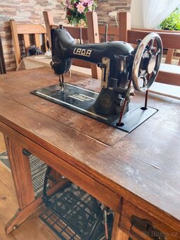Šicí stroj - 2