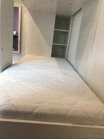 Dětská dvoupatrová postel se skříňí a úložným prostorem - 2