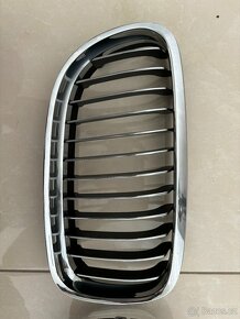 Originální chromové ledvinky BMW E90/E91 LCI - 2