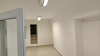 Prodejna nebo kancelář na frekventovaném místě, s výkladem - 2
