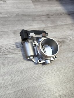 Hrdlo škrtící klapky FEBI Bilstein 100993. - 2