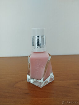 Lak na nehty Essie Gel Couture 10 Sheer Fantasy - 2