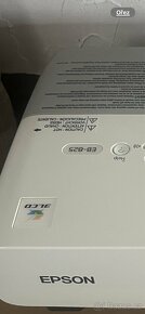Epson EB 825 - 2