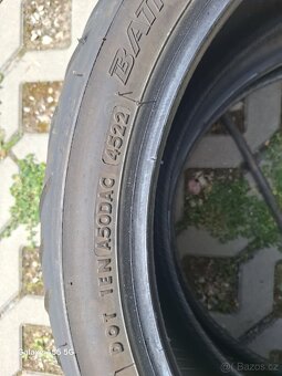 Prodam moto pneu bridgestone batlax t32 najeto 4000 km. - 2