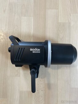 Studiový set – Godox MS300 + odpalovač, stojan, deštník, ref - 2