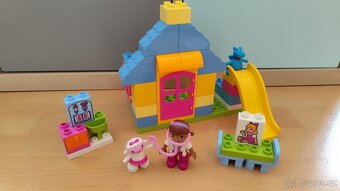 10606 Doktorka plyšáková: ordinace na dvorku - lego duplo - 2