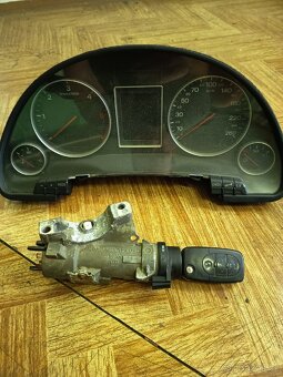 Audi A4 B6 budíky spínací skříňka klíč jednotka - 2