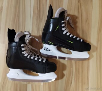 Pánské chlapecké lední brusle Crowned Titan 41 stélka 26cm - 2