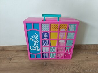Barbie dům,auto,karavan,kůň,sanitka,šatník - 2
