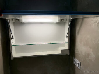 Zrcadlová skříňka s led osvětlením - 2