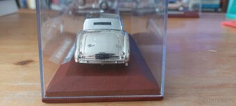 Zberateľské auto Alfa rodeo 6c 2500 ss - 2