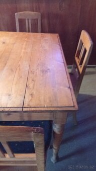 STAROŽITNÝ STUL + 4 ŽIDLE - 2